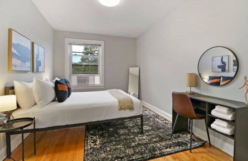 Spacious & Inviting 1BR Apt in Chicago - Cullom B2 - Photo 12