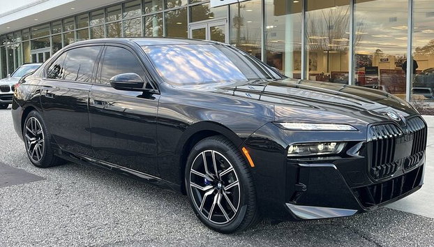 Salida del sedán de lujo desde la ciudad de Sharjah al aeropuerto SHJ de Sharjah - Foto 5