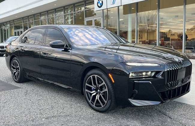 Luxury Sedan Departure from Sharjah City to Sharjah Airport SHJ - Photo 5