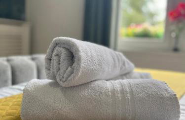 Entire Budget Friendly Apartment with Free Parking & Self Check-In - Photo 7