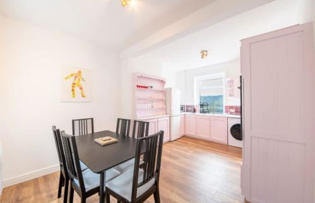 Host Stay Corner Cottage - Photo 7