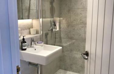 Stunning architect designed beachfront property - Foto 35