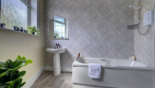 5 bedrooms, sleeps up to 16, secure parking space & comfort - Foto 3