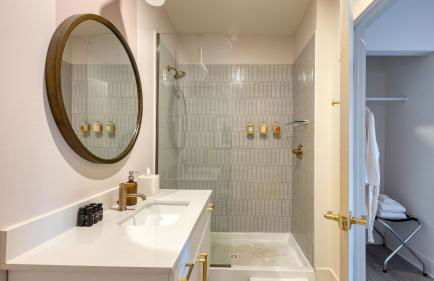 36 Guests on Music Row Bachelorette Suites Glam Room 5 Minutes to Downtown - Foto 26