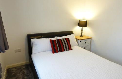 4 bedroom, Sleeps 12, Free Parking - Foto 6
