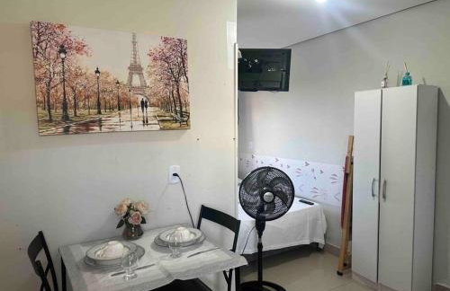 Kitnet 306 centro, com linda vista janela, tv smart - Foto 3