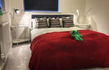 Deluxe 3 Bed new detached with a Super King bed - Photo 30