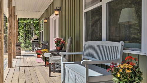 16 Mi to Ski Slopes! Creekside Poconos Cottage - Foto 2