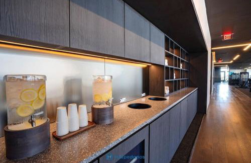 Apartment in New Luxury Condo in Downtown - Photo 60