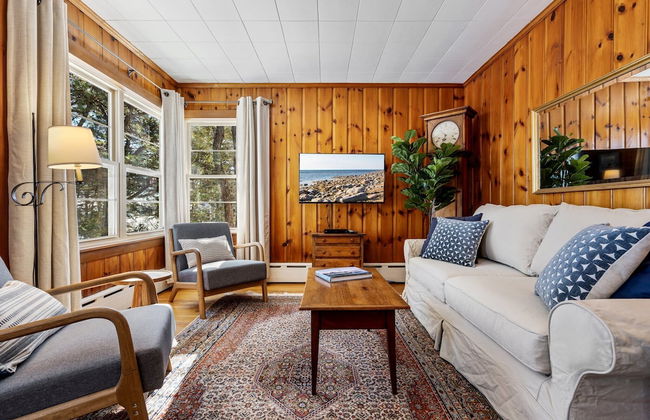 Bayview Beach Cottage For 4! - Photo 21