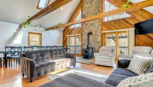 Shady Point Retreat with Hot Tub and Pickleball! - Foto 5