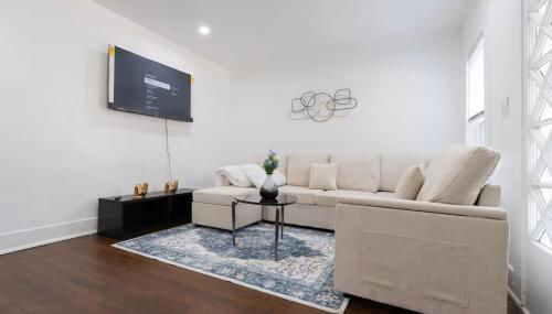 Modern 2-Bedroom House with Free Parking and Convenient Location - Foto 2