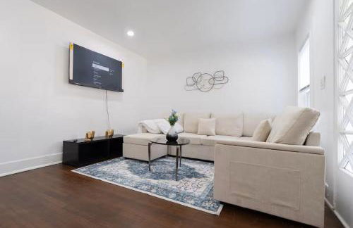 Modern 2-Bedroom House with Free Parking and Convenient Location - Foto 2