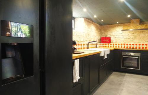 "La Case" - Magnifique ferme rénovée au cœur de la nature - Piscine privée sans vis-à-vis - Vue dégagée - Jardin - Stationnements gratuits devant la propriété - Belles prestations - Foto 54