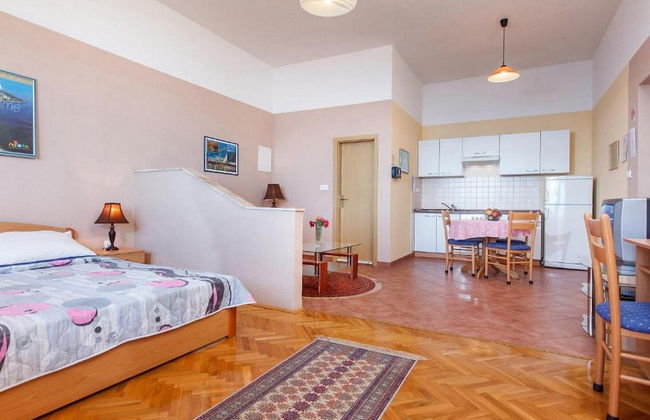 Summerheaven Apartments - Photo 8