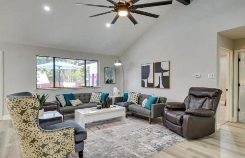 11 Mi to Six Flags! Poolside Oasis in Bedford - Foto 7