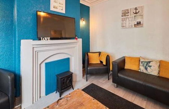 George House in Whitby - Photo 3