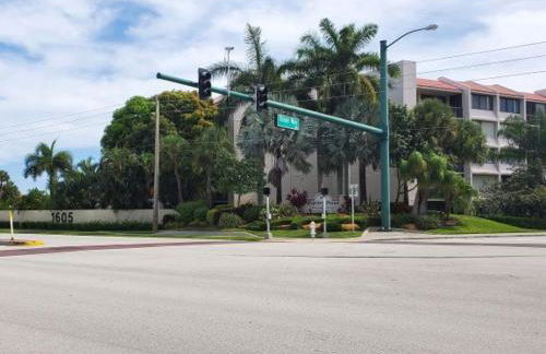 Beachside Modern Wellness Villa with Spacious Patio - Photo 40