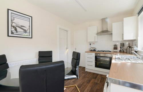 Alderton House - Spacious 3 Bed with Parking - Foto 7
