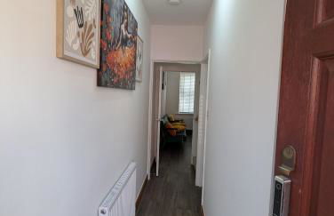 Fantastic 3-Bedroom House in Crawley - 10 mins from Gatwick - Foto 29