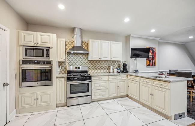 Elegant 5br Townhome In Prime Location 5 Bedroom Townhouse by RedAwning - Foto 14