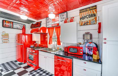 Fifties Diner-Style Llano Home with Shared Fire Pit - Photo 10