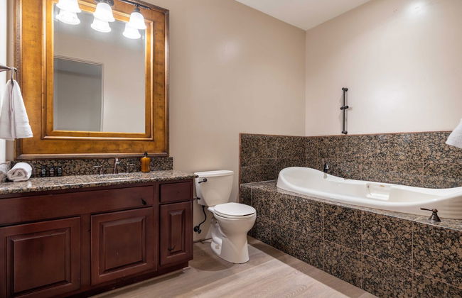 Pyramid by Avantstay Luxe Sedona Mansion w/ Views, 7mins to Downtown - Photo 45