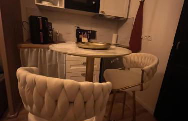 Le Petit Hôtel de Laura Cosy Parking & Netflix - Foto 8