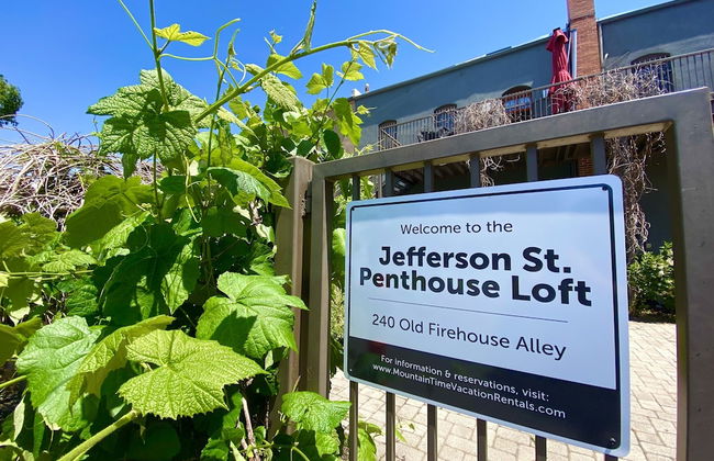 The Penthouse Loft in the Heart of Old Town! - Photo 33