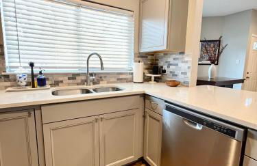 Modern 2 bedroom house w/backyard @La Cantera - Foto 27