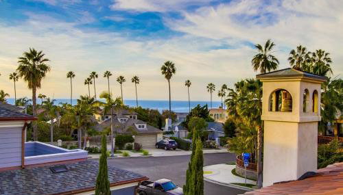 Mediterranean Beauty with Rooftop Deck and Views - Foto 5