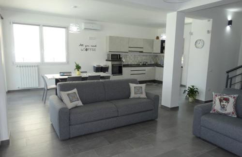 Villa Milicia - New Private Villa near Palermo and Cefalù with Pool, Sea View Terrace, Playground and Large Parking - Foto 32