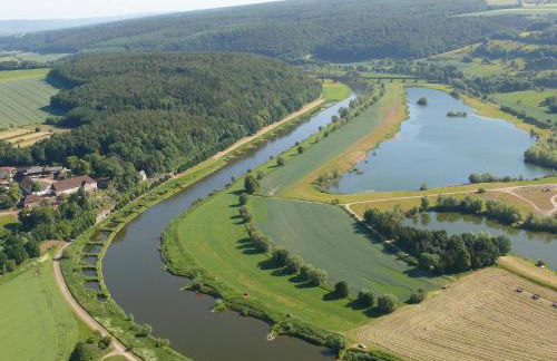 Ferienwohnung MW 1b 82m2 Höxter Weserbergland Weser inkl 2 Terrassen Wäsche und Endreinigung Self CheckIn - Foto 1
