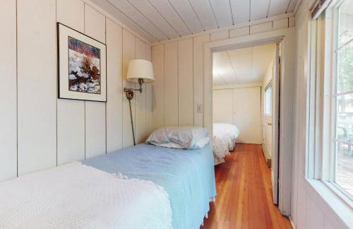 Walk to Town! Dog-Friendly Quincy Getaway with Deck - Foto 14