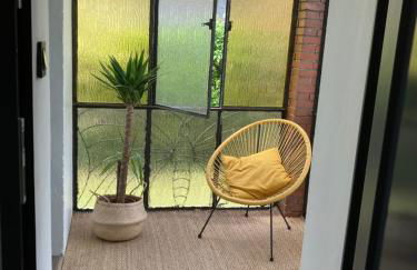 50 m2 T2 au calme, lumineux, confortable, cosy, climatisé, privatif avec parking gratuit et terrasse - Foto 20