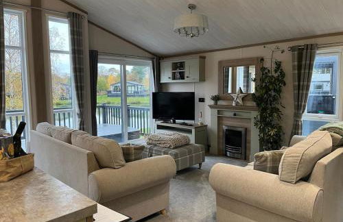 Kingfisher Lodge - Lakeside Lodge With Hot Tub - Foto 15