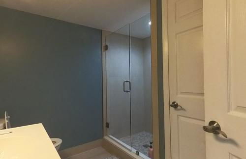 Oceanfront luxury at Hibiscus Breeze, charming 2/2 condo on North Hutchinson Island 3 Month Min - Photo 9