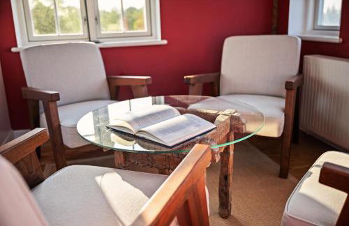 GUT KLETKAMP "Storchennest" - Ferienwohnung im Schlossturm mit 3 Schlafzimmern I Panorama-Turmzimmer mit Naturblick I Gemeinschaftsgarten I 15 Min zur Ostsee I Küche I Parkplatz I WLAN - Foto 27