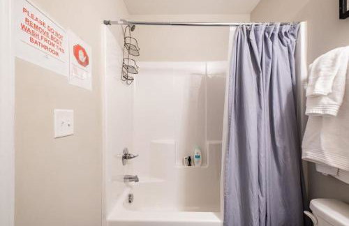 Modern 3Bedroom Duplex with Kitchen, WiFi and Free Parking Kannapolis - Photo 9