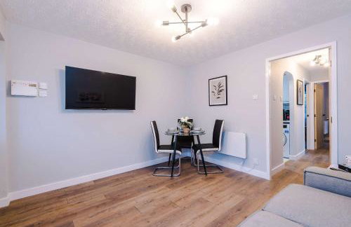 Long Stays Offers , New 2 Bed APT , Sleeps 3 , Wigan , Perfect for Relocations , Contractors , Families - Photo 33