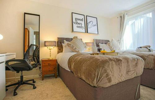 Lowndes House - Close to City Centre - Garden, Free Parking and Smart TV by Yoko Property - Foto 4