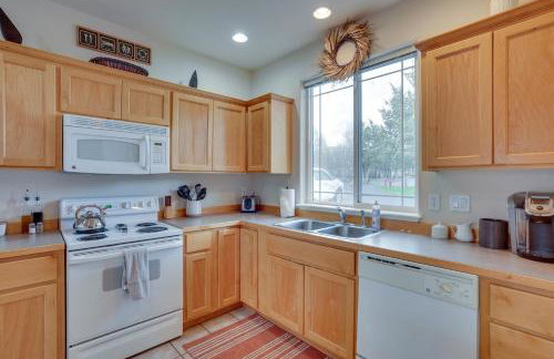 Charming Redmond Townhome with Resort Amenities - Photo 9