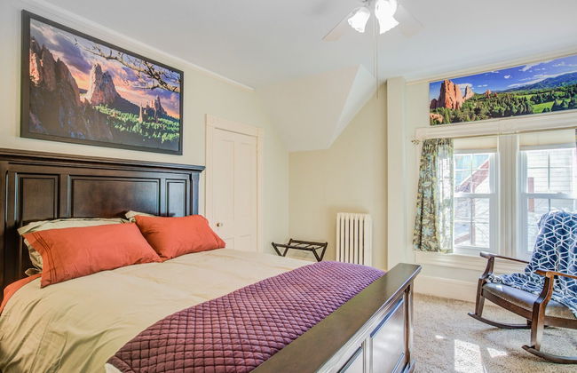 5bddowntown Victorian Charmhot Tub, Firepit - Photo 8