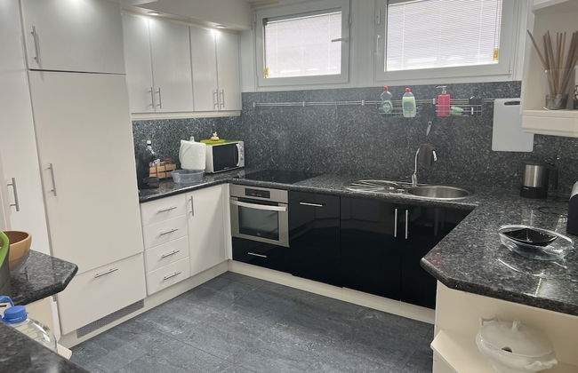 Luxury 4 bedroom villa with jacuzzi - Photo 23