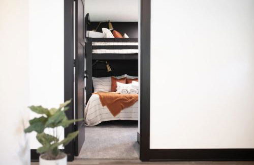 Modern Cottage with hot tub near lake, wineries, Geneva and SPIRE - Foto 32