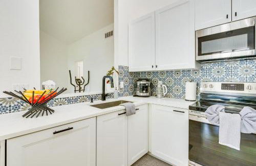 BBQ Ready Retreat with Pool Access in Palm Harbor - Foto 2