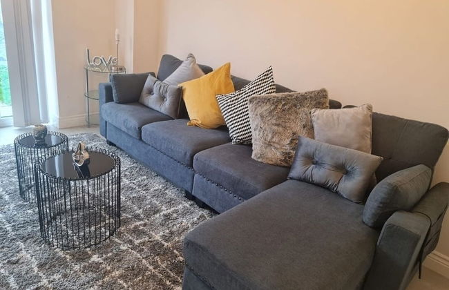 Stunning 3-bed House in Wolverhampton - Foto 1