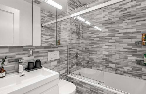 Sleek Midtown East Stay Near Everything - Foto 12