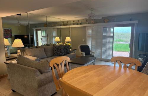 117 Cocoa Beach Club Direct Oceanfront Next to Pier, Dog Friendly! - Foto 17