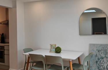 Gated 4 Guests House Free Parking - Foto 9